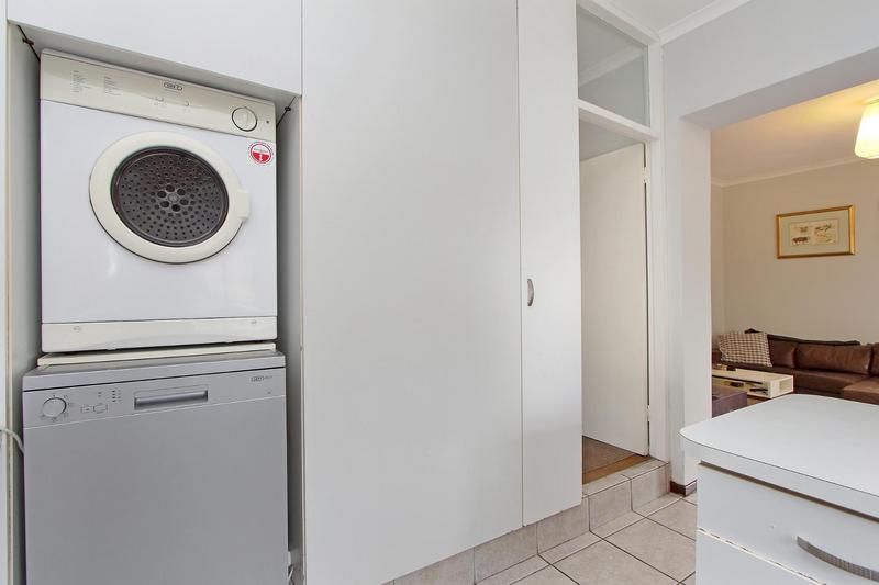 To Let 2 Bedroom Property for Rent in Green Point Western Cape